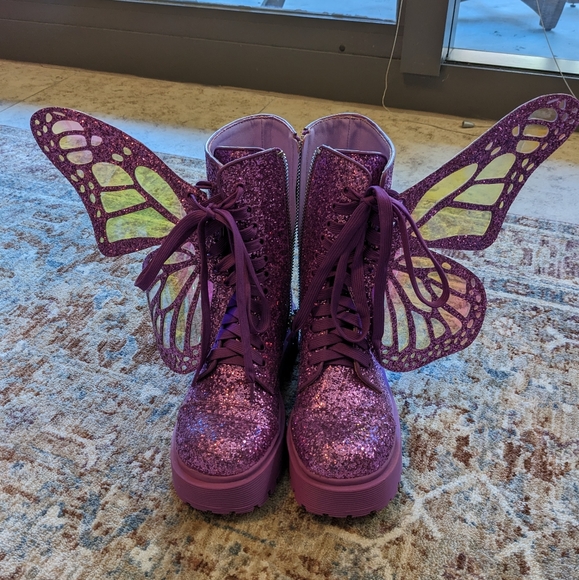 NWOT Dolls Kill Metamorphic Butterfly Wing Boots in Purple - Picture 2 of 5